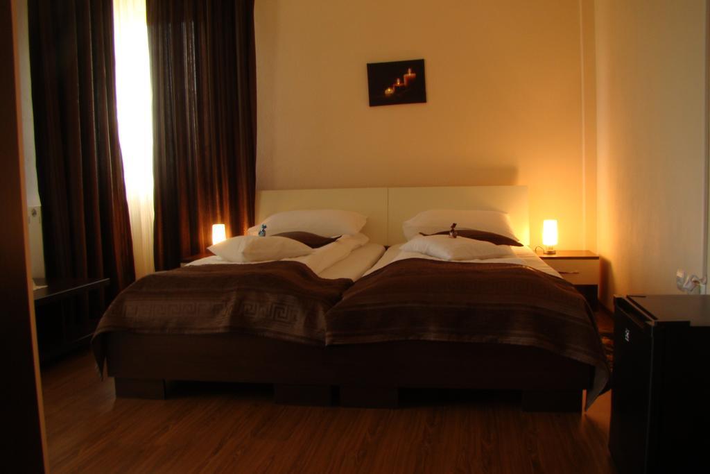 Pensiunea Queen Mary Sanpetru Room photo